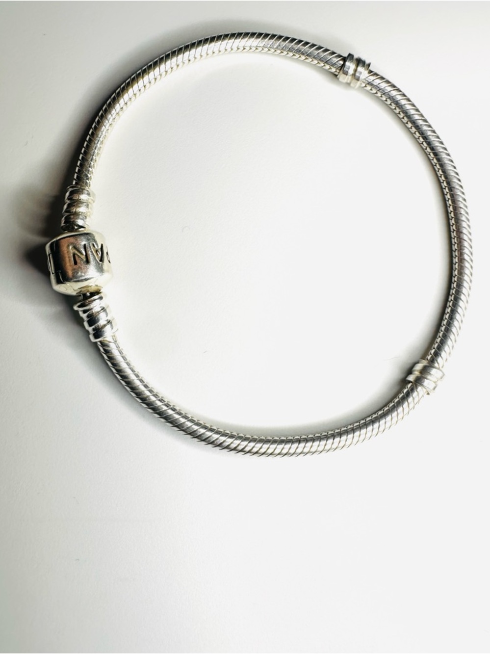7.5” / 19cm Pandora Moments Snake Bracelet with Barrel Clasp S925 ALE Sterling - Picture 2 of 3